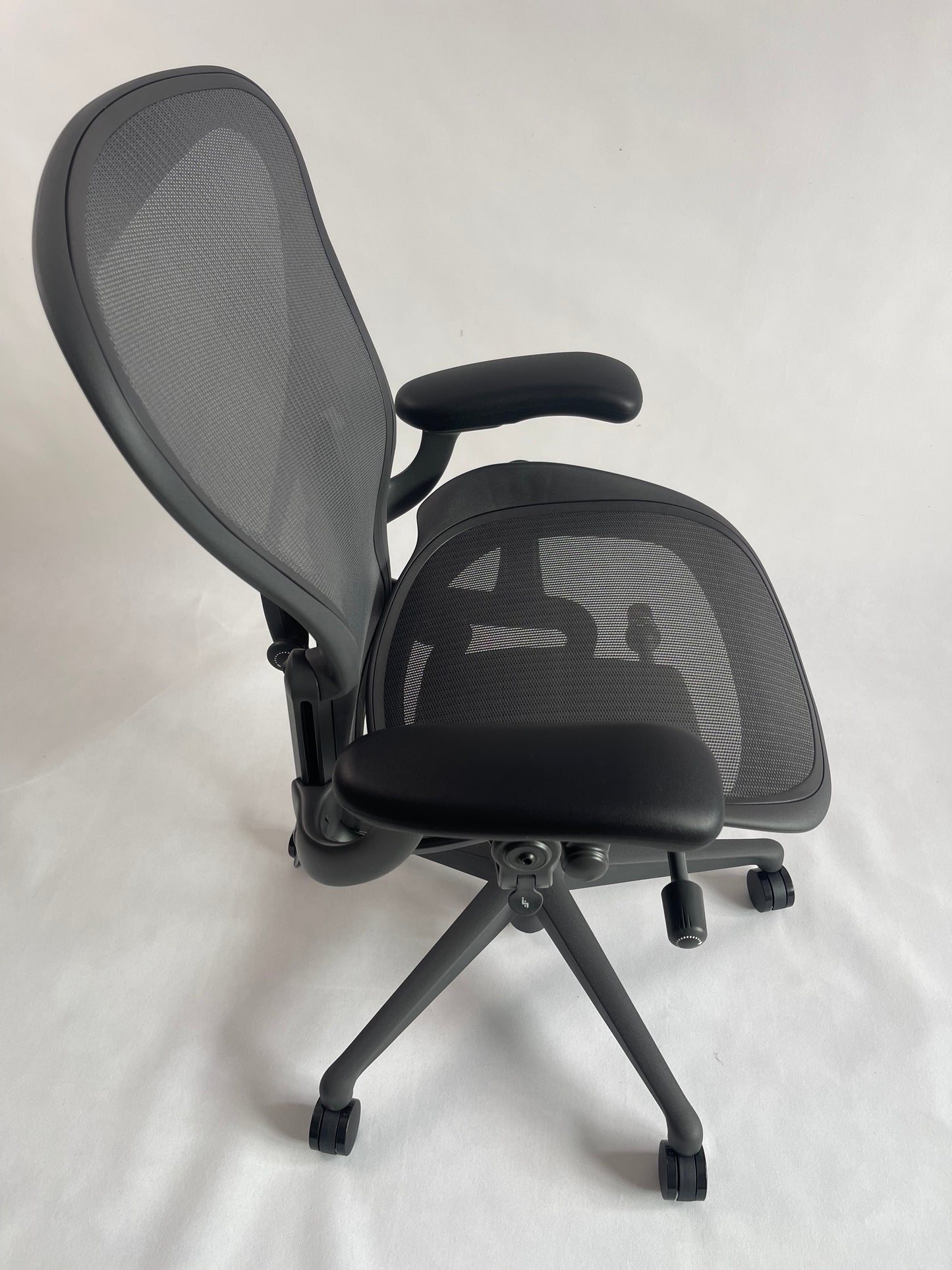 HM Aeron Remastered Chair Colour Graphite