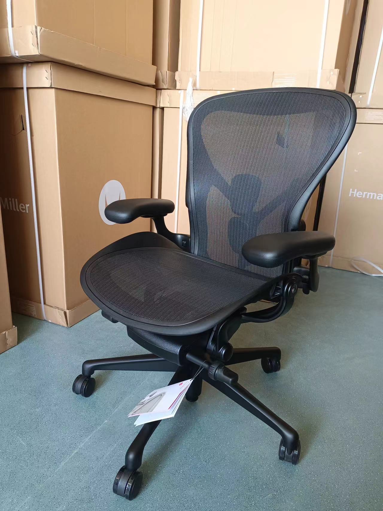 HM Aeron Remastered Chair Colour Onyx (Matte Metal Base)