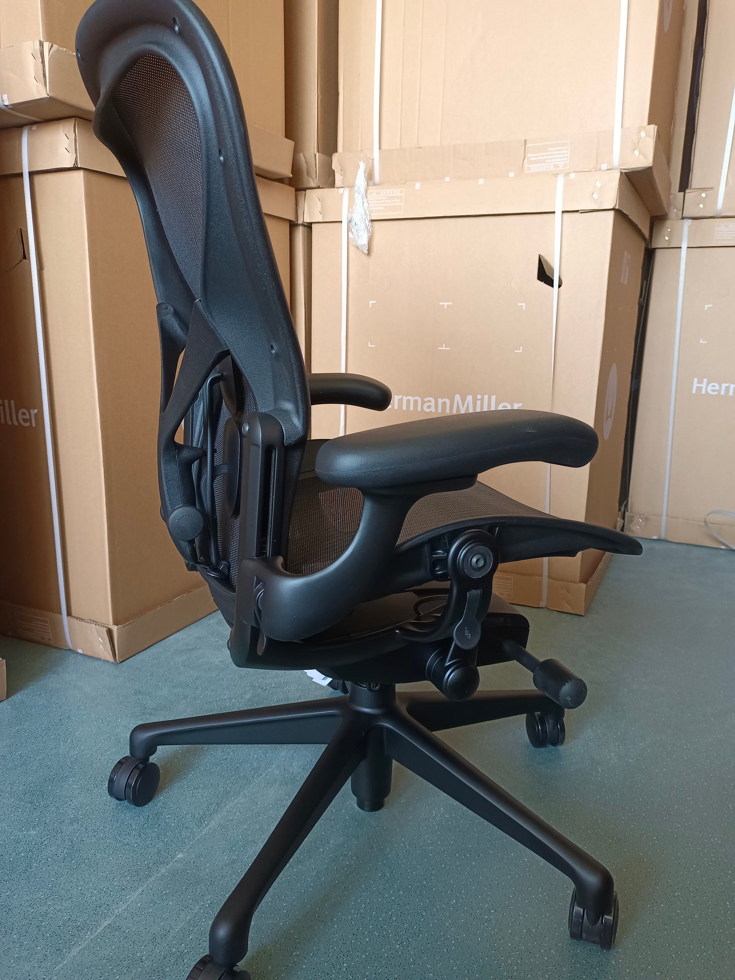 HM Aeron Remastered Chair Colour Onyx (Matte Metal Base)