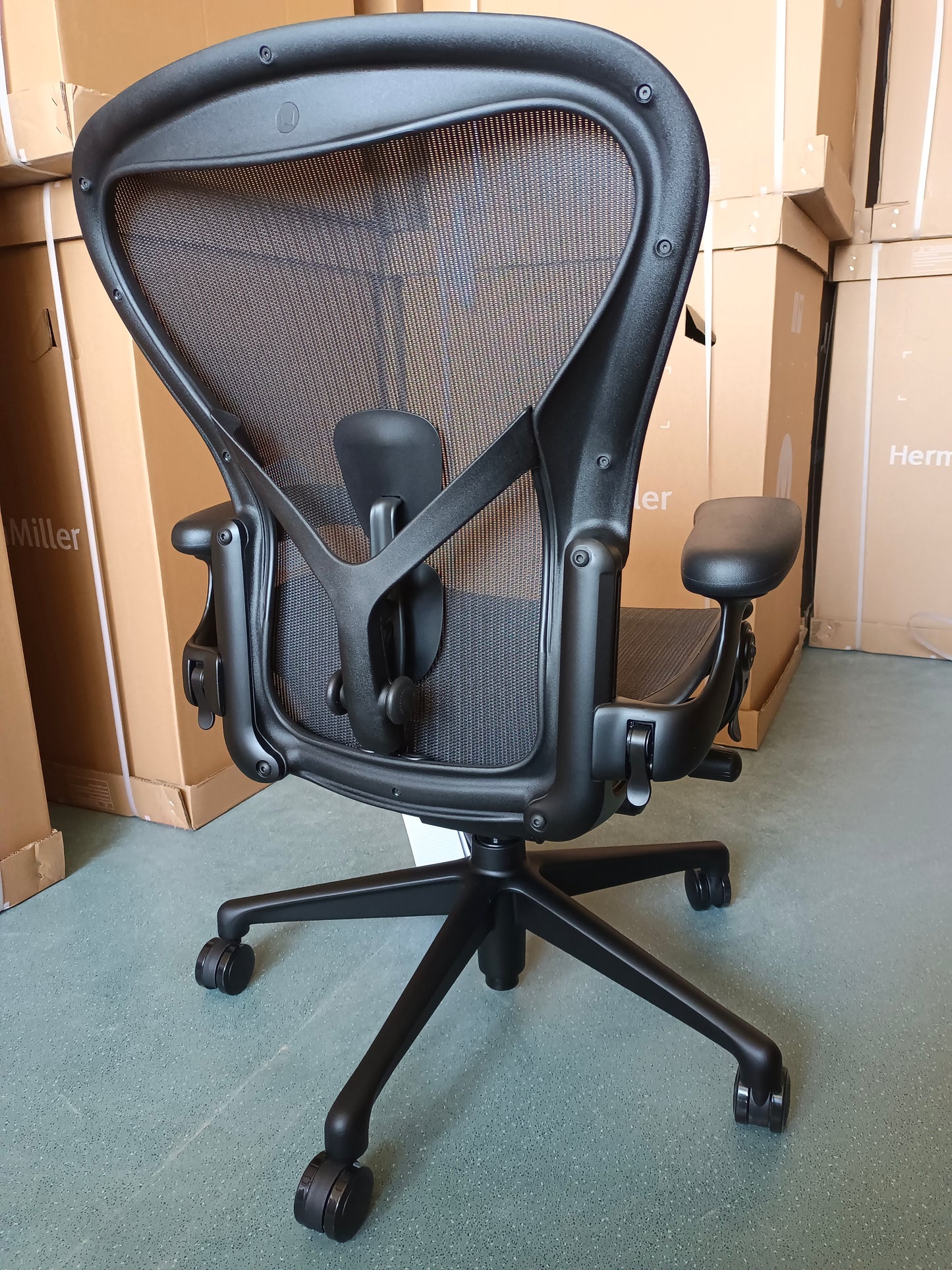 HM Aeron Remastered Chair Colour Onyx (Matte Metal Base)